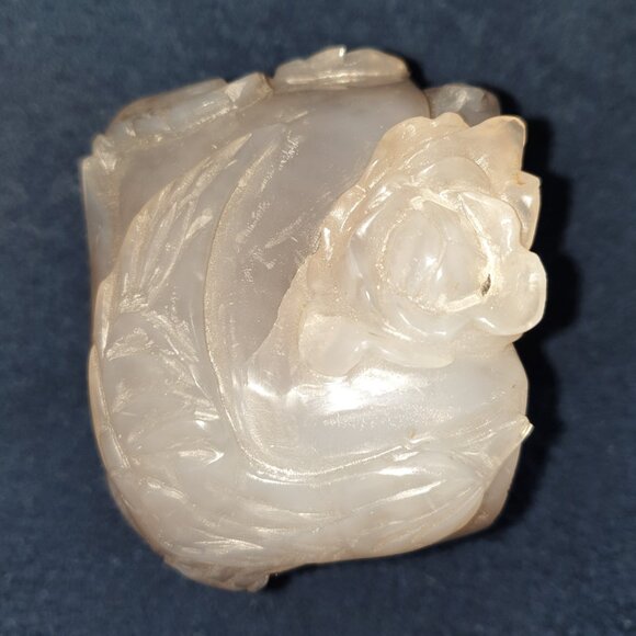 Early 20th Century Hand-Carved Natural Rose Quartz Phoenix & Peony Ornament - Picture 10 of 14